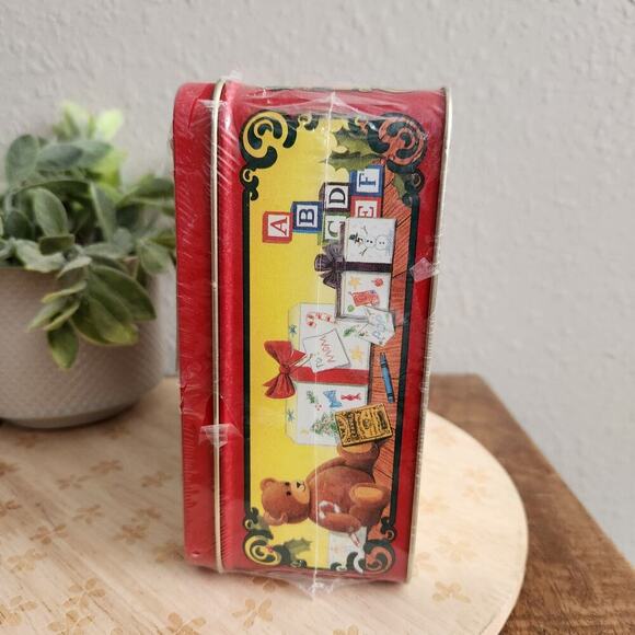 Vintage 1992 Crayola‎ Collectible Holiday Tin, bear ornament, 64 crayons SEALED - Picture 4 of 8